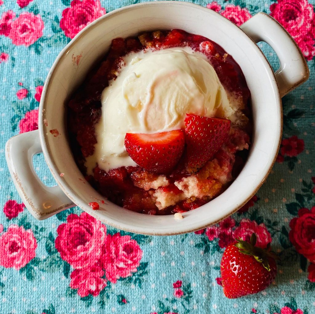 strawberry shortcake dump cake with vanilla ice cream