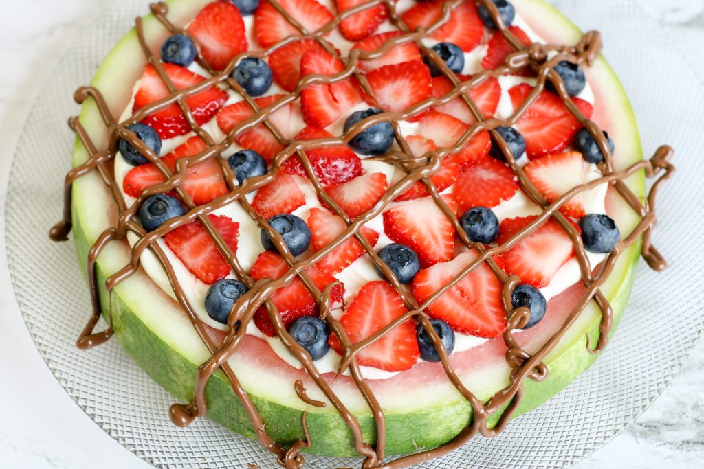 Drizzle watermelon pizza with melted chocolate 