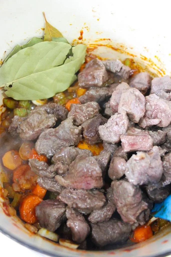 beef in dutch oven with bay leaves