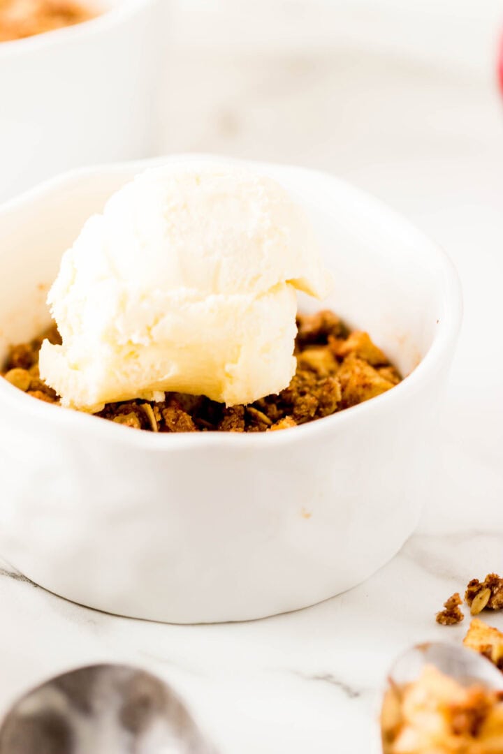 Easy Air Fryer Apple Crisp recipe With A Perfectly Crispy Topping and