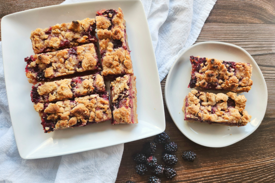 indulge-in-a-sweet-and-tangy-treat-with-these-lemon-blackberry-crumb-bars