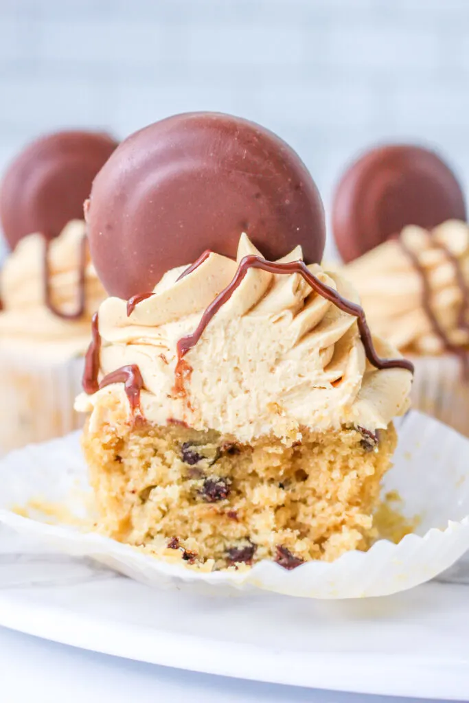 peanut butter chocolate chip cupcakes