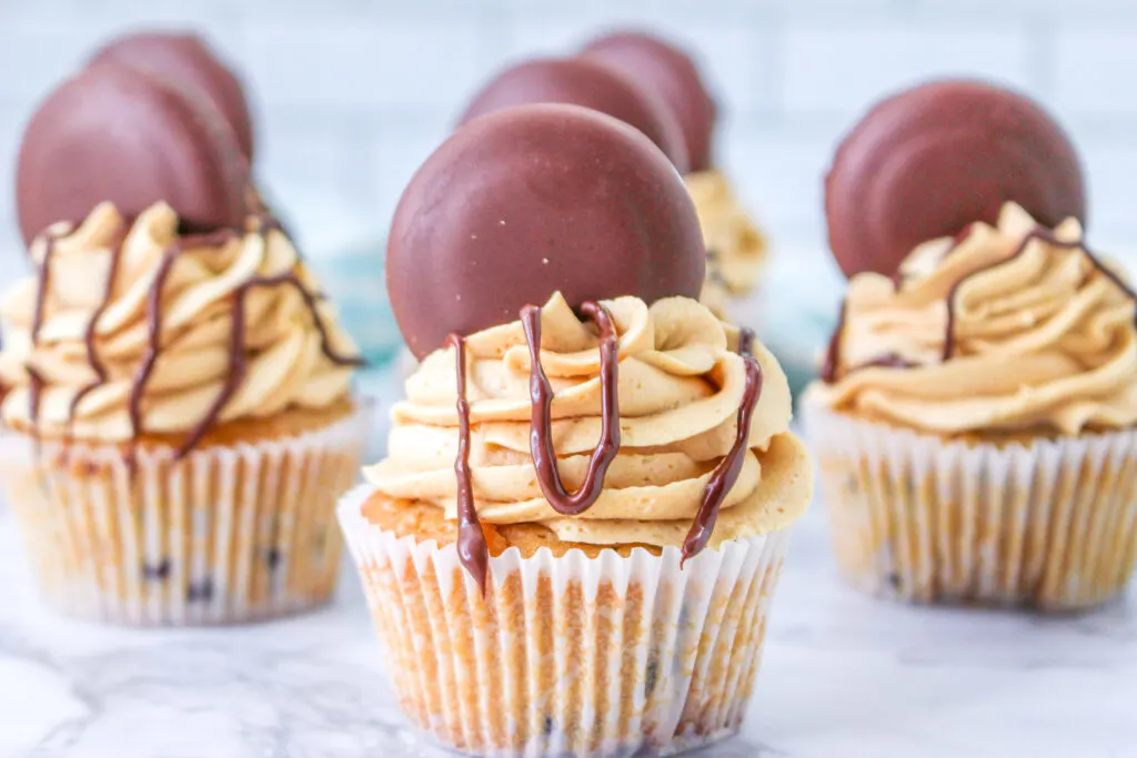 peanut butter chocolate chip cupcakes