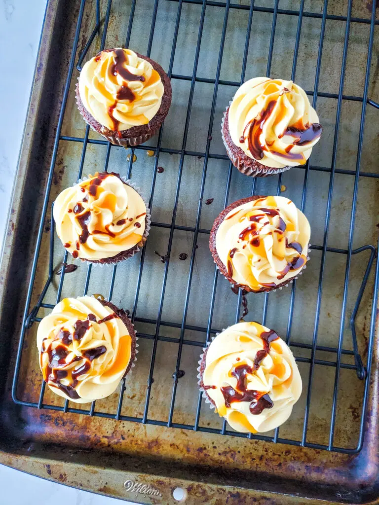 snickers cupcakes