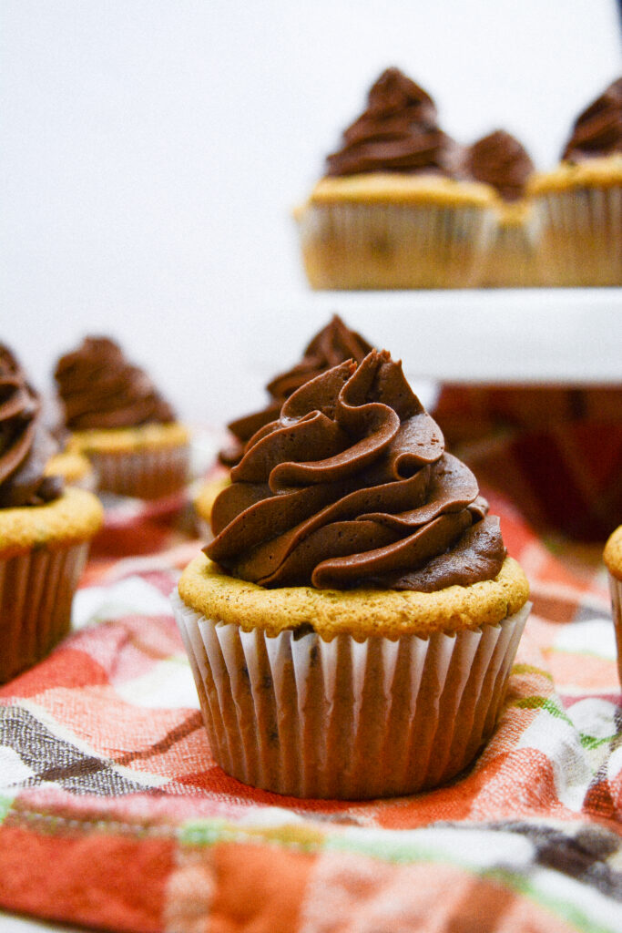 pumpkin chocolate chip cupcakes